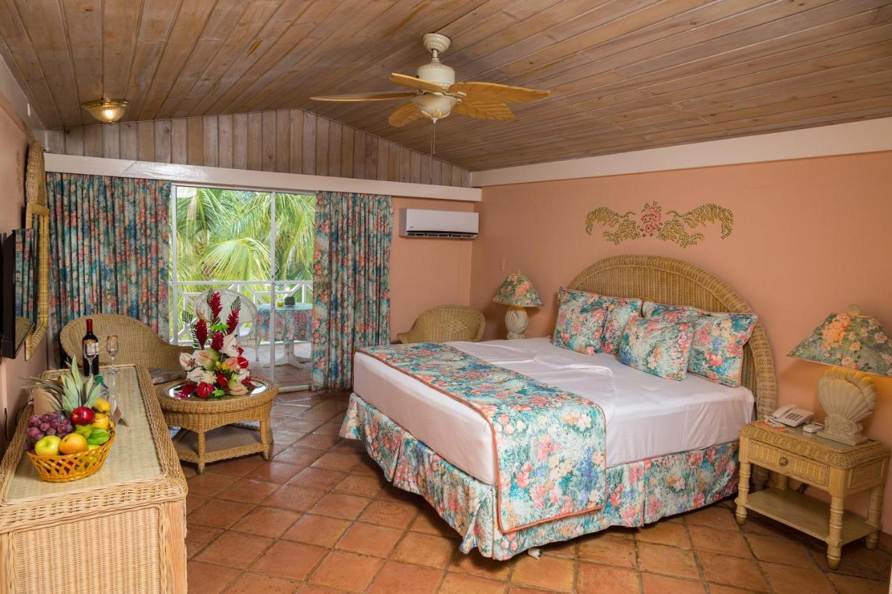 Coco Reef Resort & Spa Crown Point Exterior photo