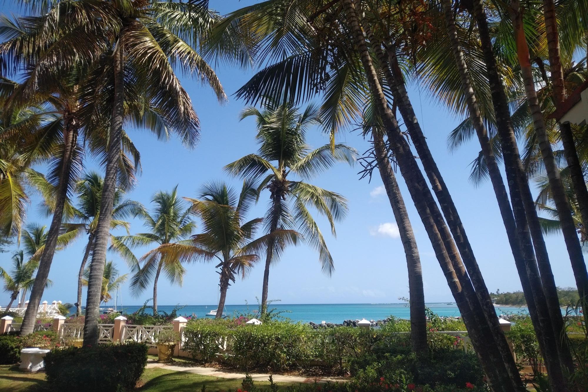 Coco Reef Resort & Spa Crown Point Exterior photo