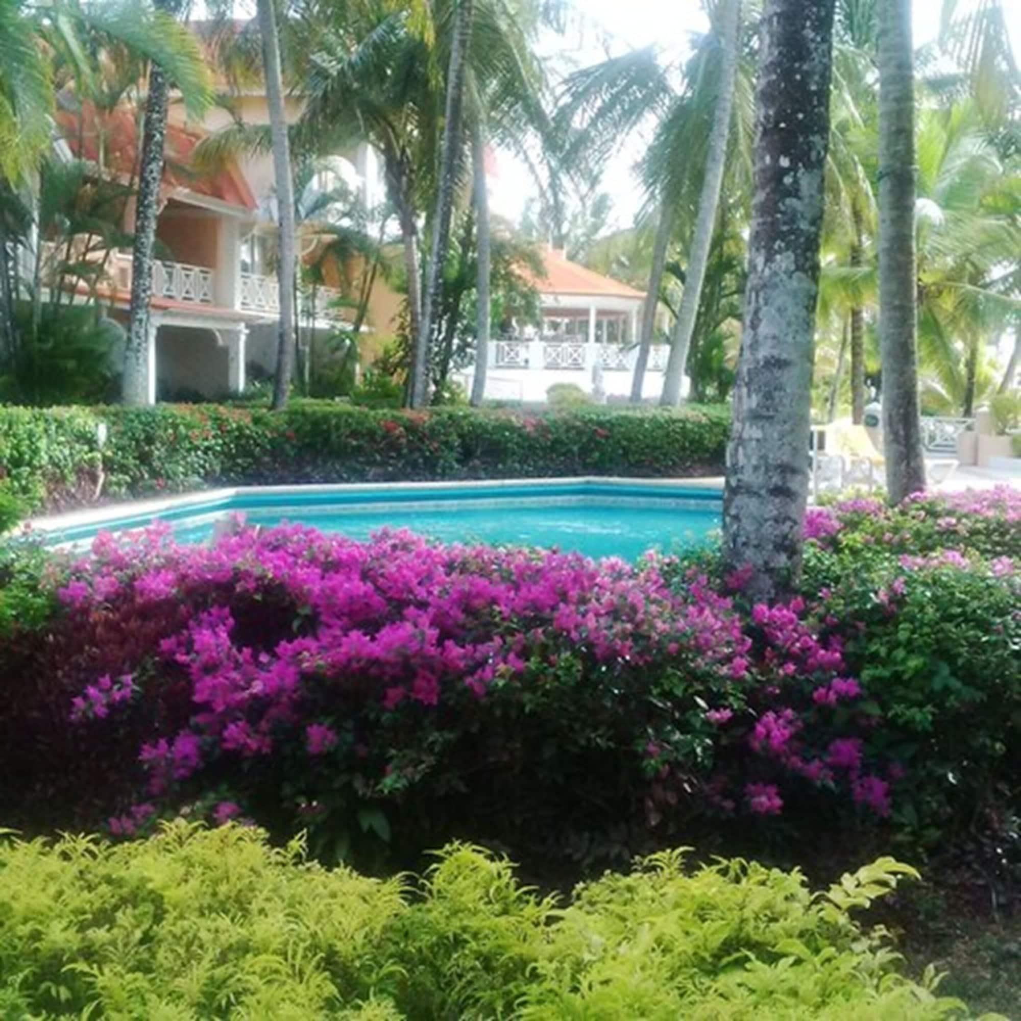 Coco Reef Resort & Spa Crown Point Exterior photo