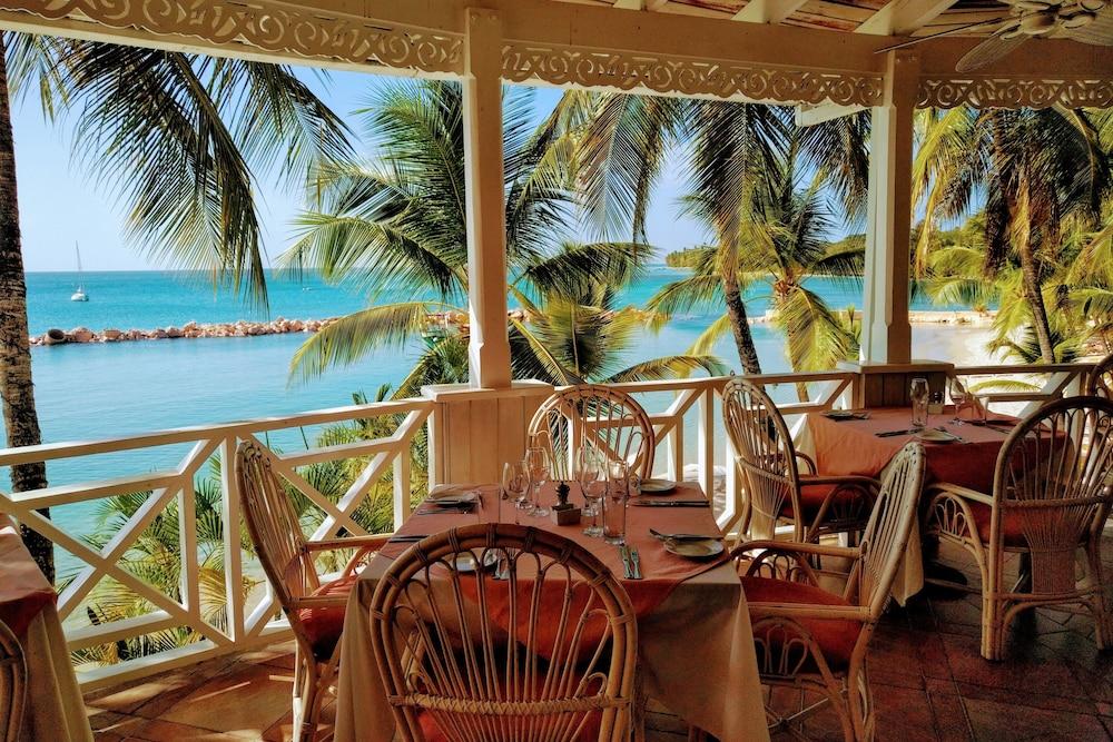 Coco Reef Resort & Spa Crown Point Exterior photo